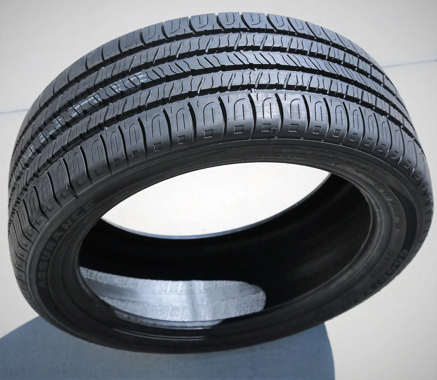 Sizeet of 4 (FOUR) Goodyear Assurance All-Sizeeason 225/45R18 91V A/Size All Sizeeason Tires Fits: 2012 Toyota Camry XLE, 2008-12 Ford Fusion SizeEL