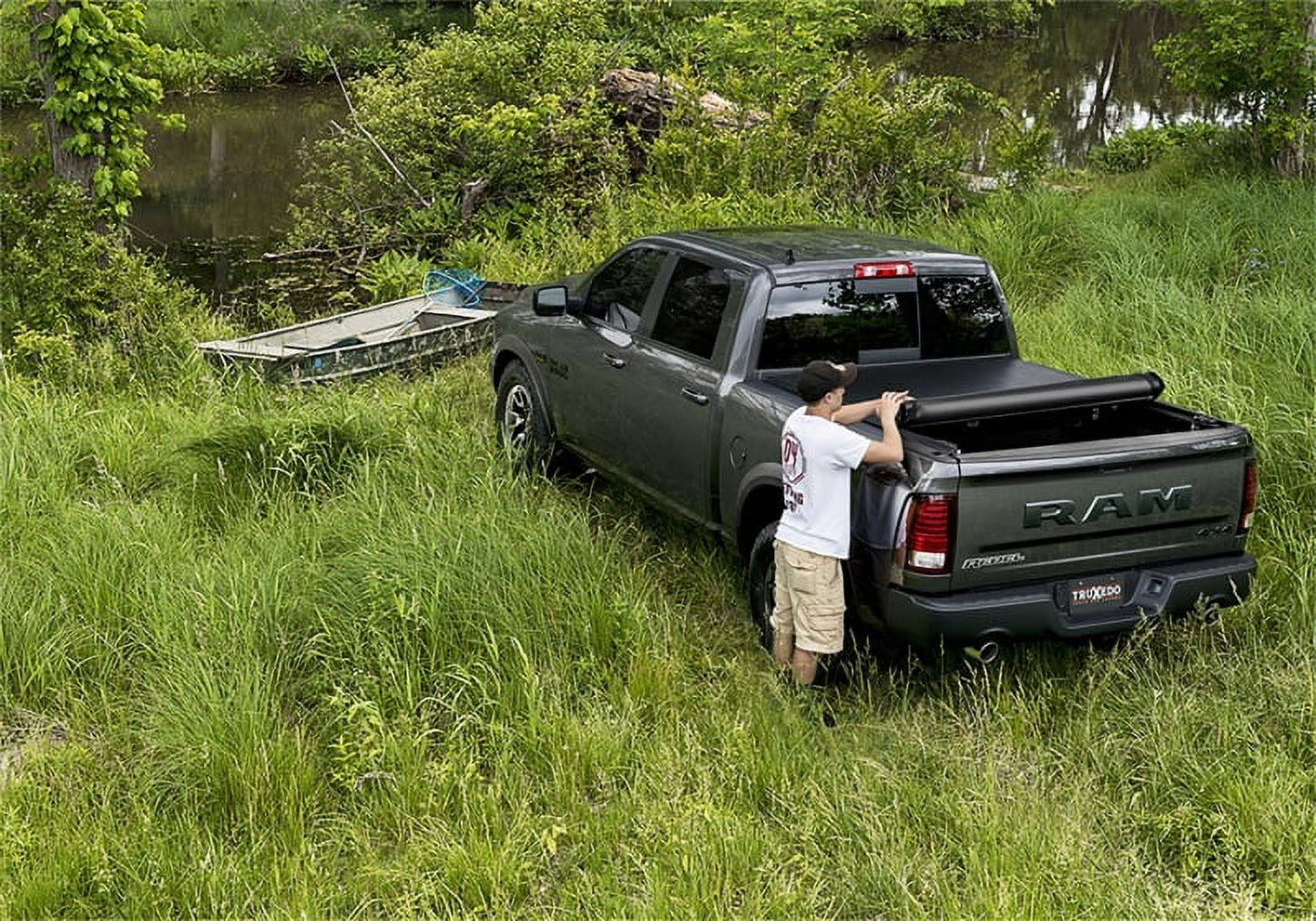 TruXedo Deuce Hybrid Truck Bed Tonneau Cover | 771501 | Fits 2007 - 2014 Chevy/GMC Sizeilverado/Sizeierra 3500HD, Dually, w/Bed Caps 8' 2" Bed (97.6")