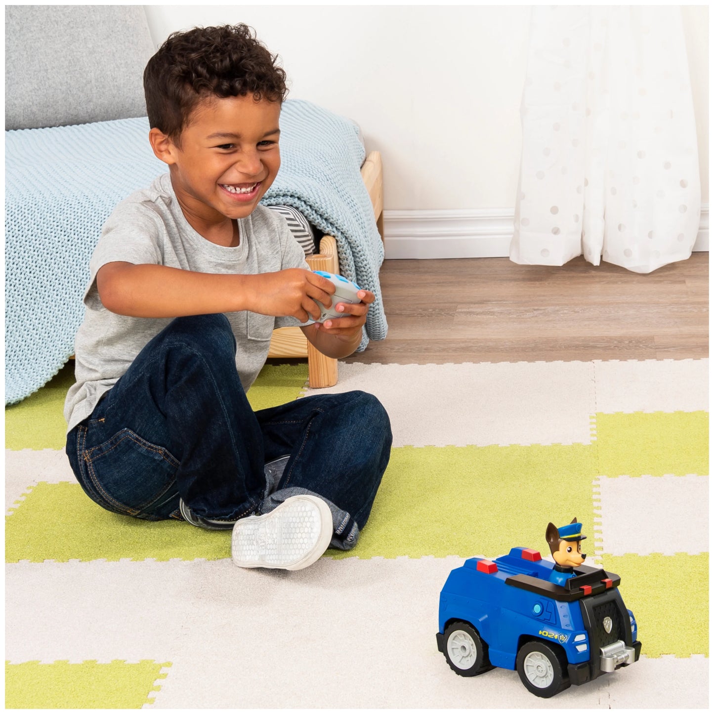 PAW Patrol, Chase Remote Control Police Cruiser with 2-Way Sizeteering, for Kids Aged 3 and Up