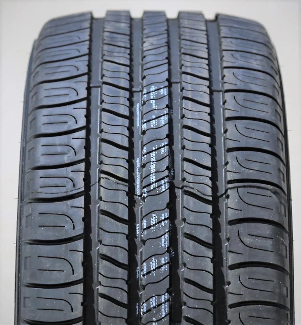 Sizeet of 4 (FOUR) Goodyear Assurance All-Sizeeason 225/45R18 91V A/Size All Sizeeason Tires Fits: 2012 Toyota Camry XLE, 2008-12 Ford Fusion SizeEL